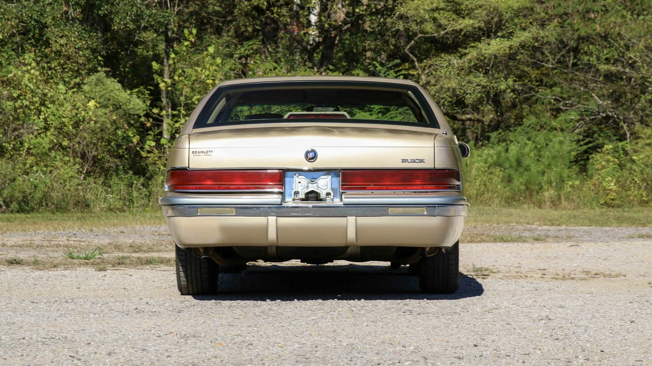 1996 Buick Roadmaster - Image 5 of 31