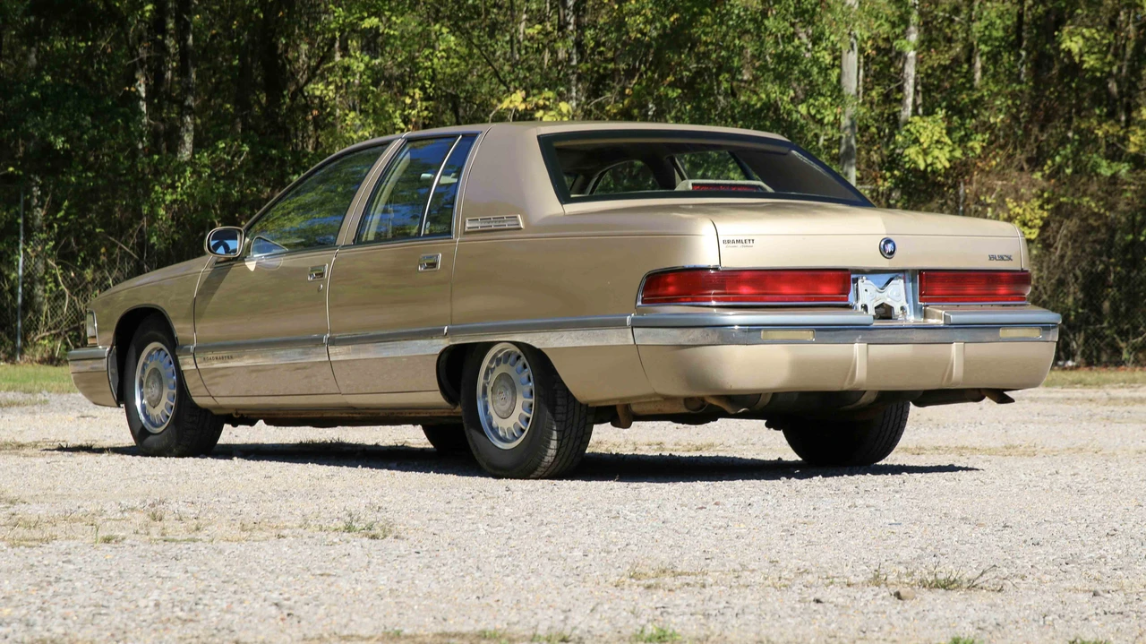 1996 Buick Roadmaster - Image 4 of 31