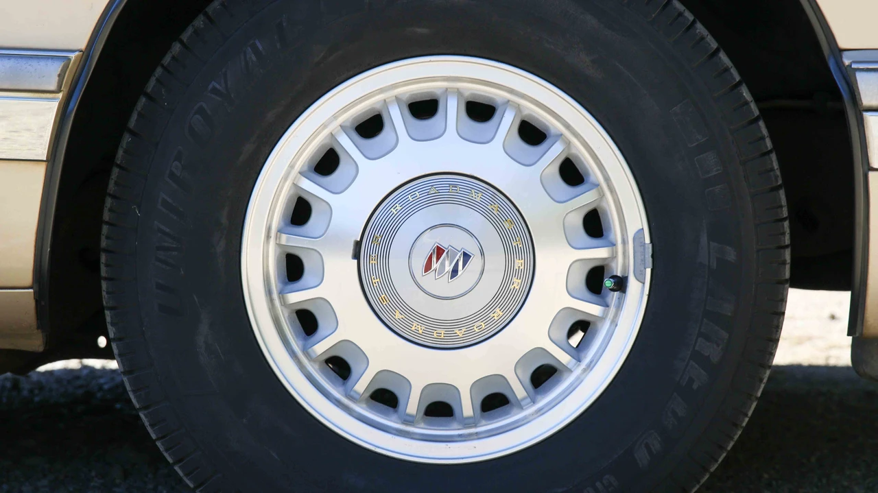 1996 Buick Roadmaster - Image 20 of 31