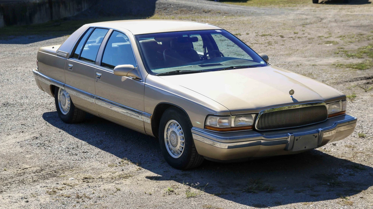1996 Buick Roadmaster - Image 13 of 31