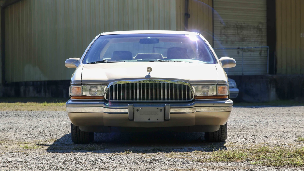 1996 Buick Roadmaster - Image 10 of 31