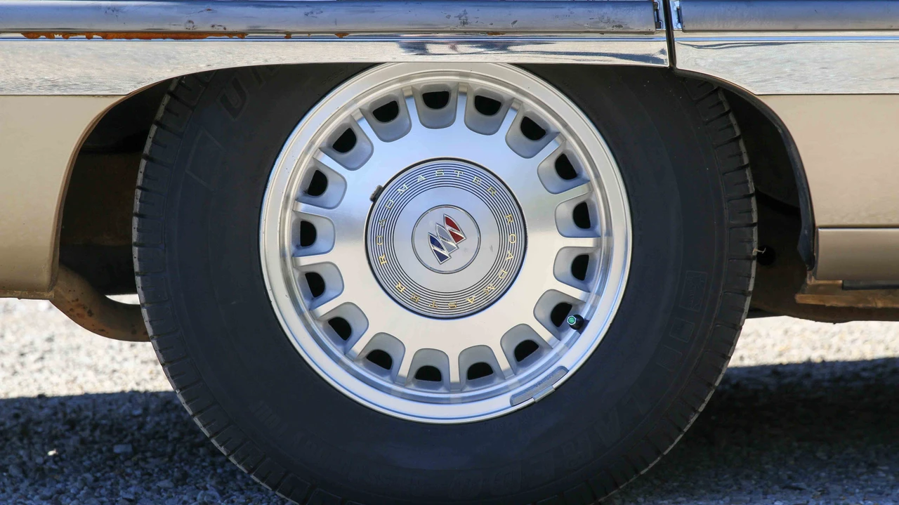 1996 Buick Roadmaster - Image 21 of 31