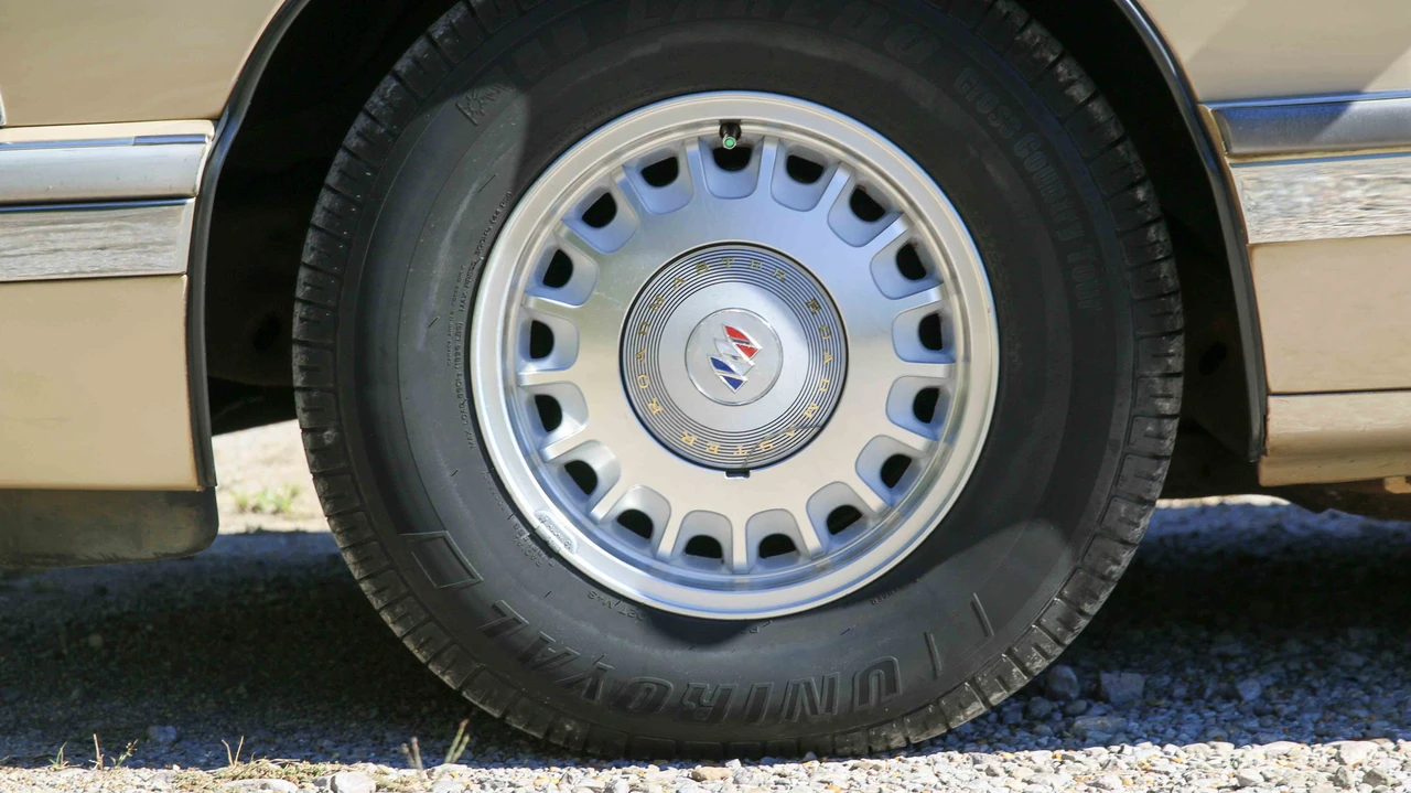 1996 Buick Roadmaster - Image 18 of 31