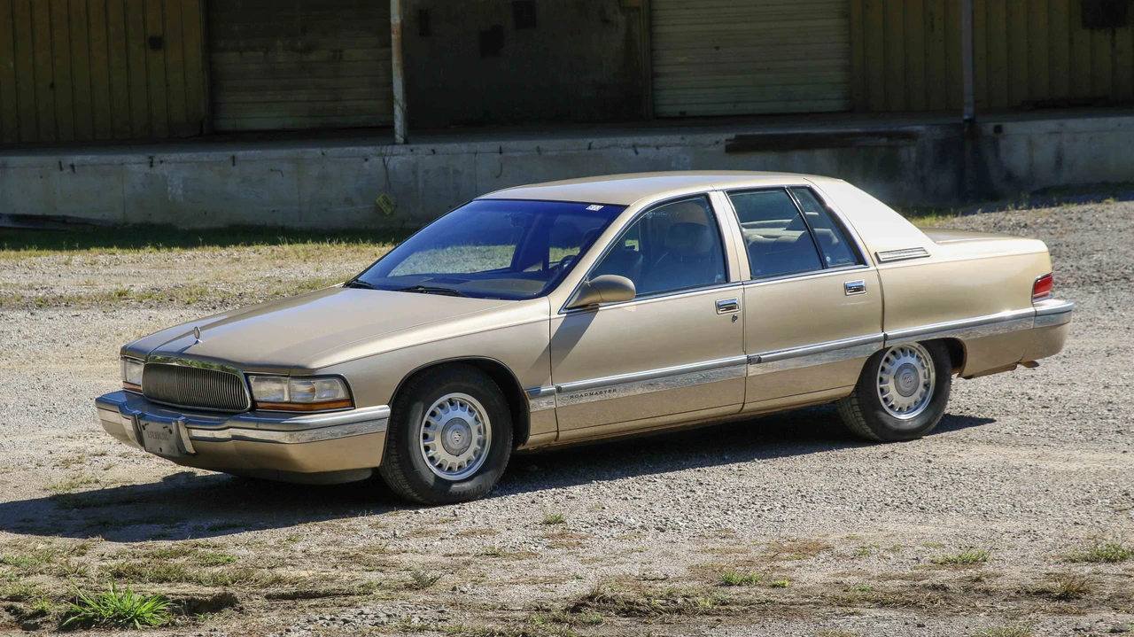 1996 Buick Roadmaster - Image 2 of 31
