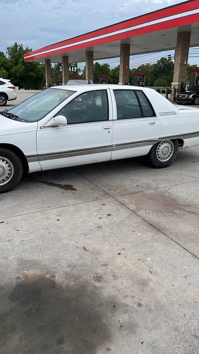 1996 Buick Roadmaster - Image 2 of 7