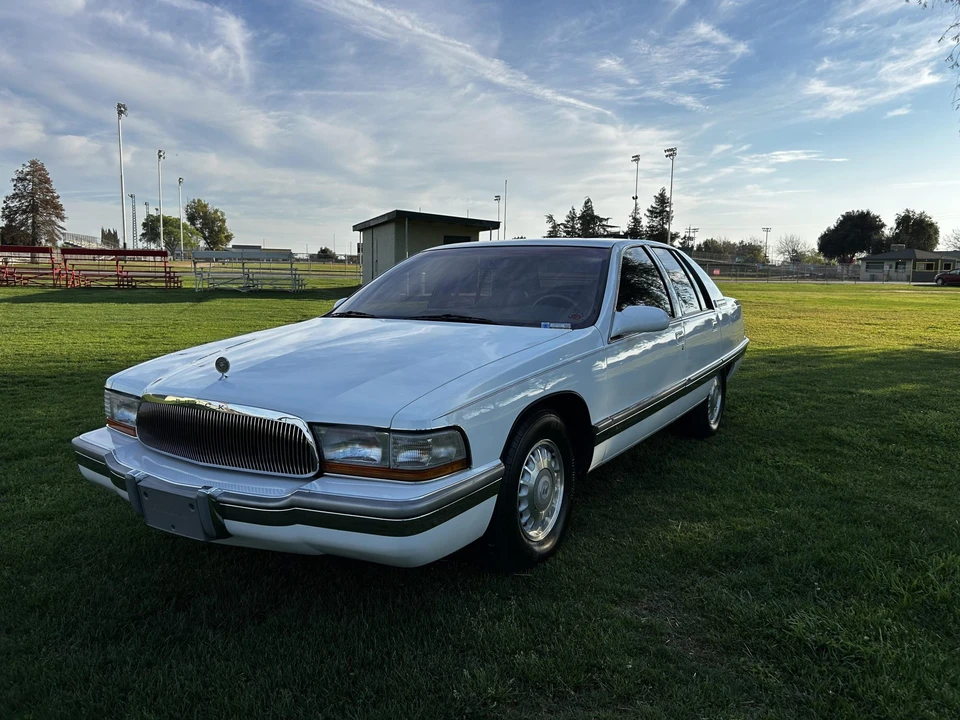 1996 Buick Roadmaster - Image 2 of 31