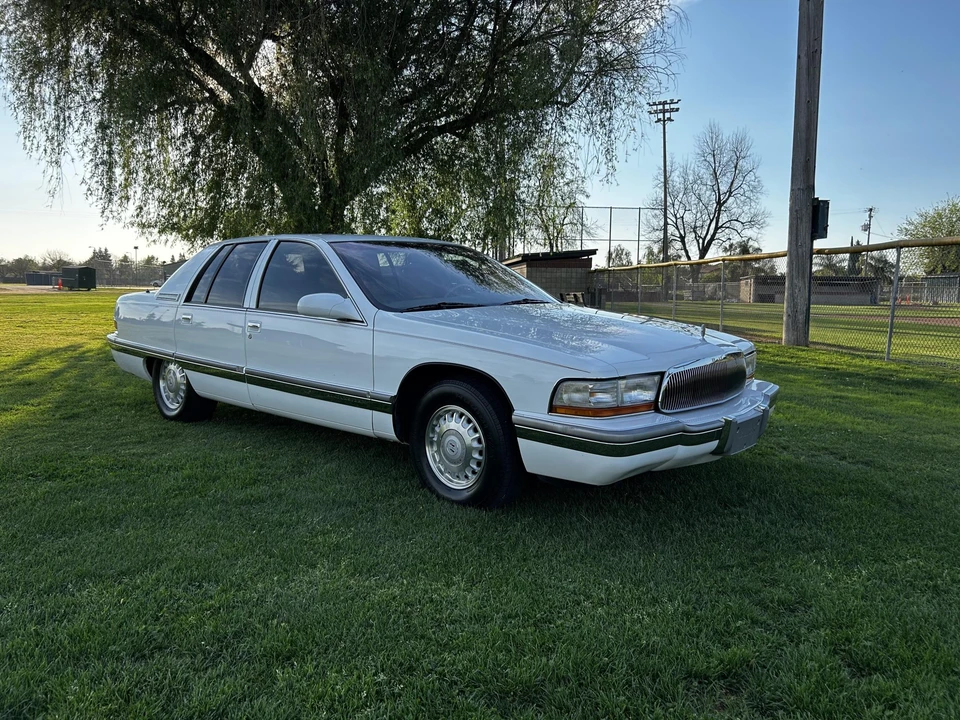 1996 Buick Roadmaster - Image 11 of 31