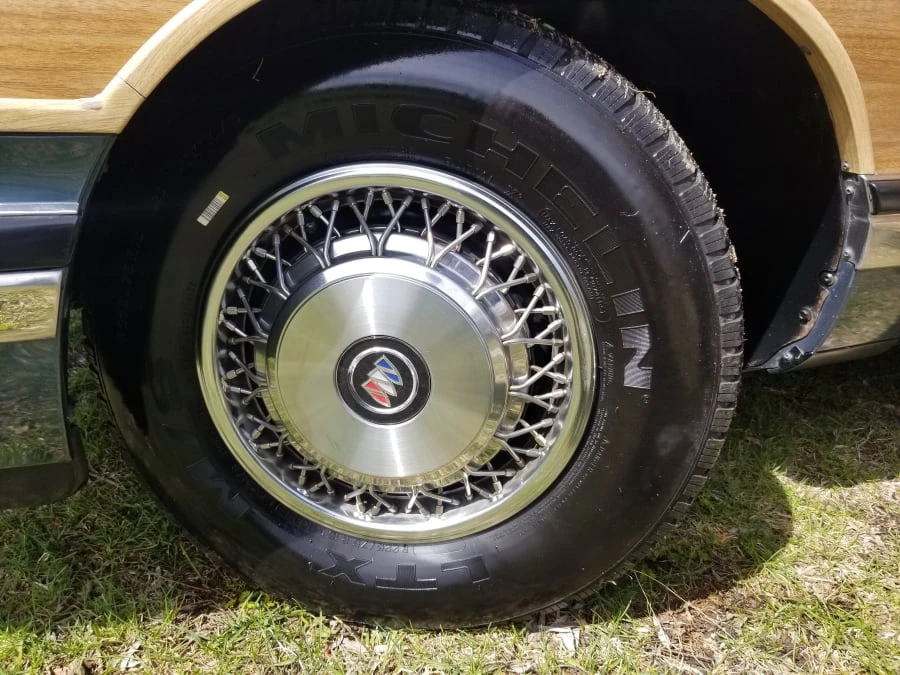 1996 Buick Roadmaster - Image 11 of 12