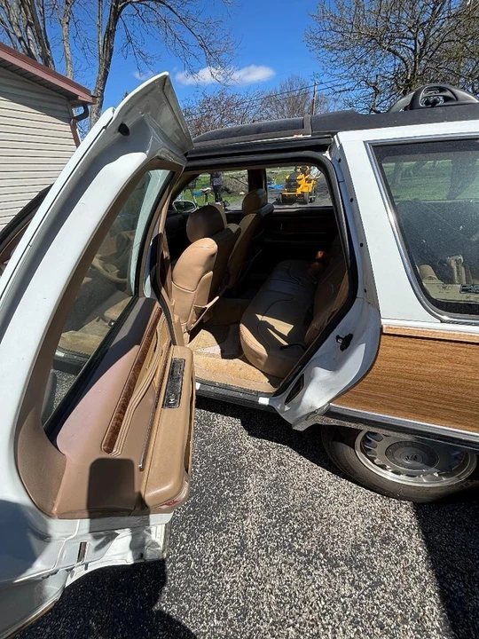 1996 Buick Roadmaster - Image 9 of 16