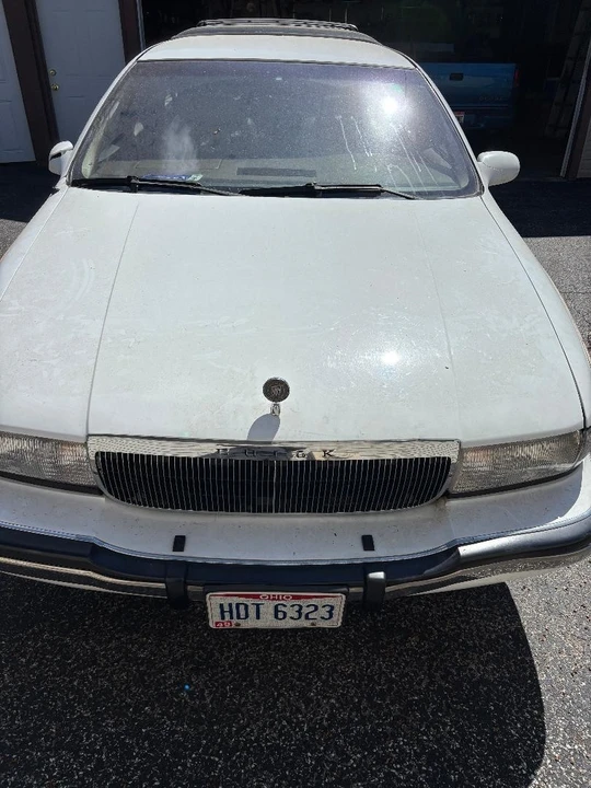 1996 Buick Roadmaster - Image 2 of 16