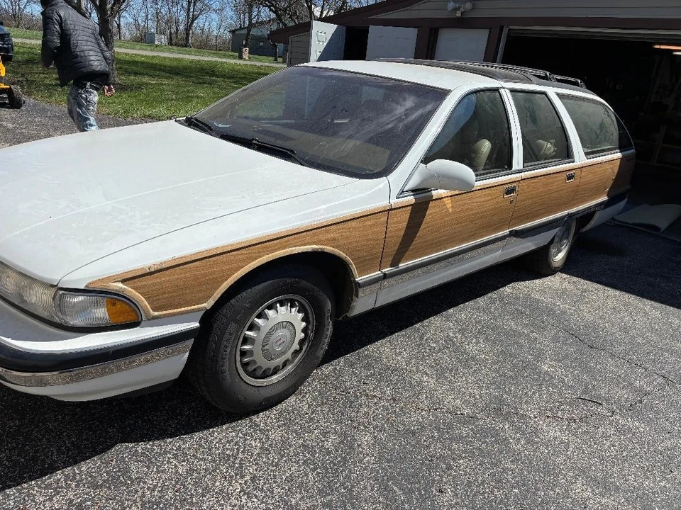 1996 Buick Roadmaster - Image 3 of 16