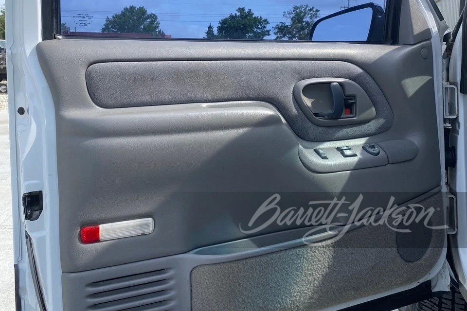 1996 Chevrolet Tahoe 1st Gen - Image 5 of 15