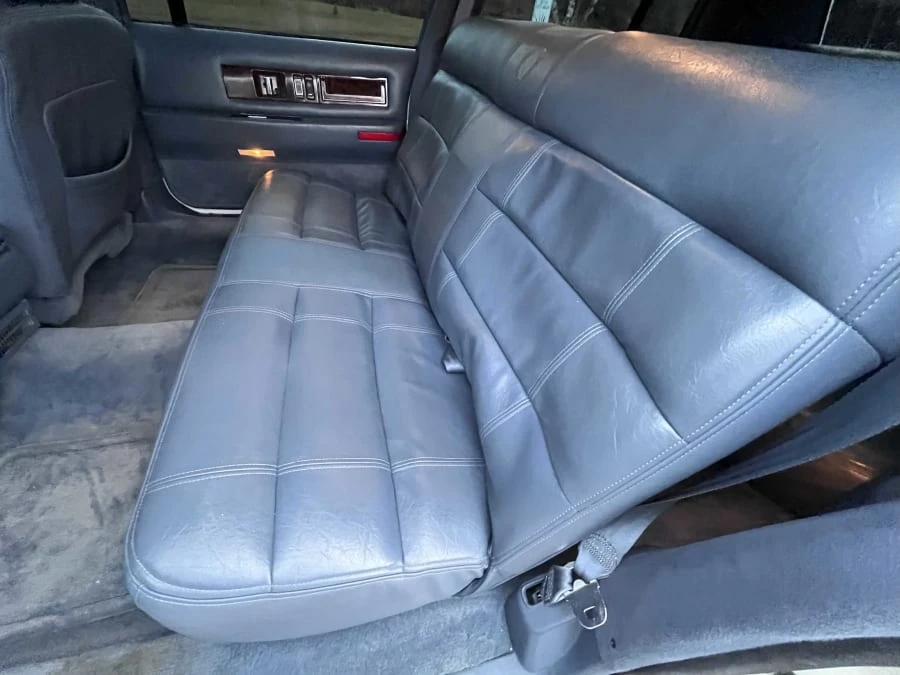 1996 Cadillac Brougham - Image 17 of 28
