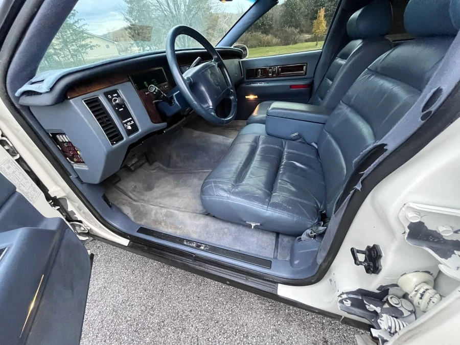 1996 Cadillac Brougham - Image 12 of 28