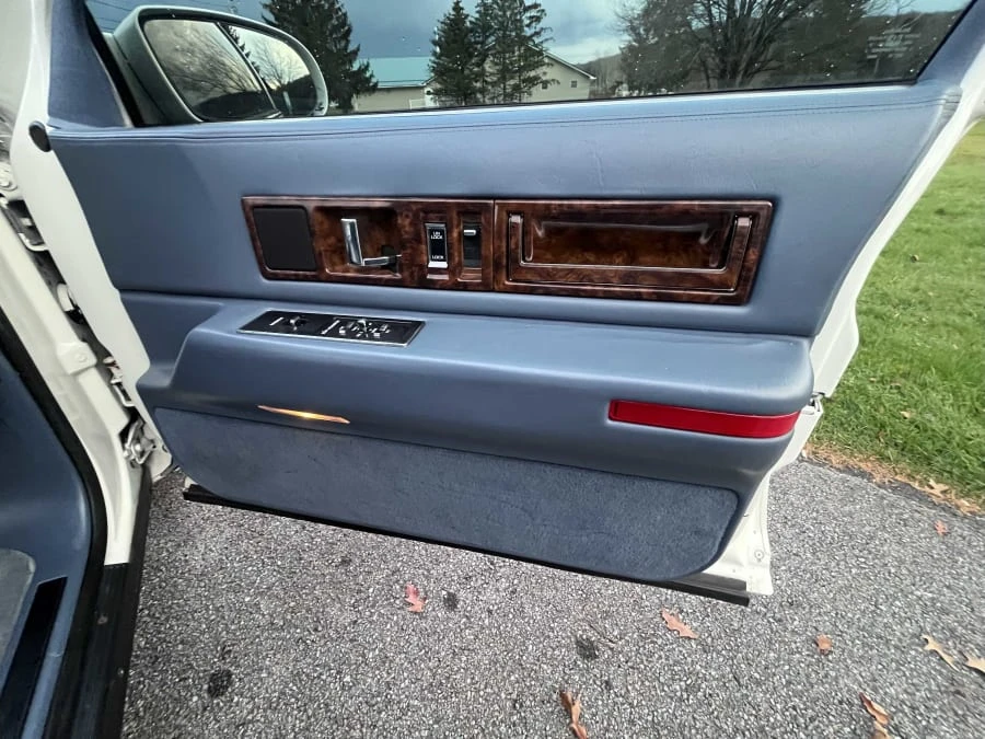 1996 Cadillac Brougham - Image 26 of 28