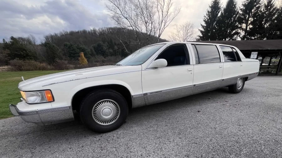 1996 Cadillac Brougham - Image 6 of 28