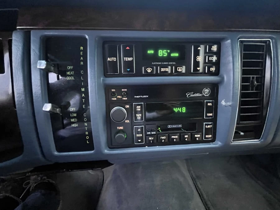 1996 Cadillac Brougham - Image 27 of 28