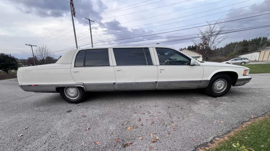 1996 Cadillac Brougham - Image 2 of 28