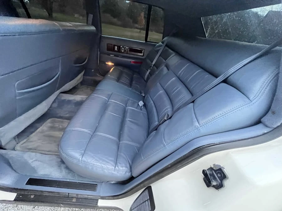 1996 Cadillac Brougham - Image 14 of 28