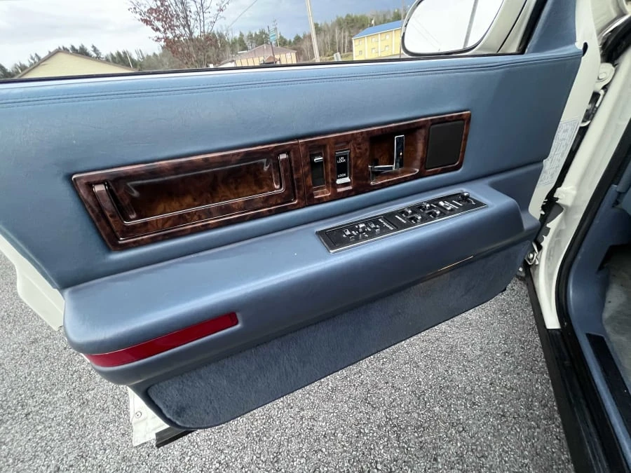 1996 Cadillac Brougham - Image 13 of 28