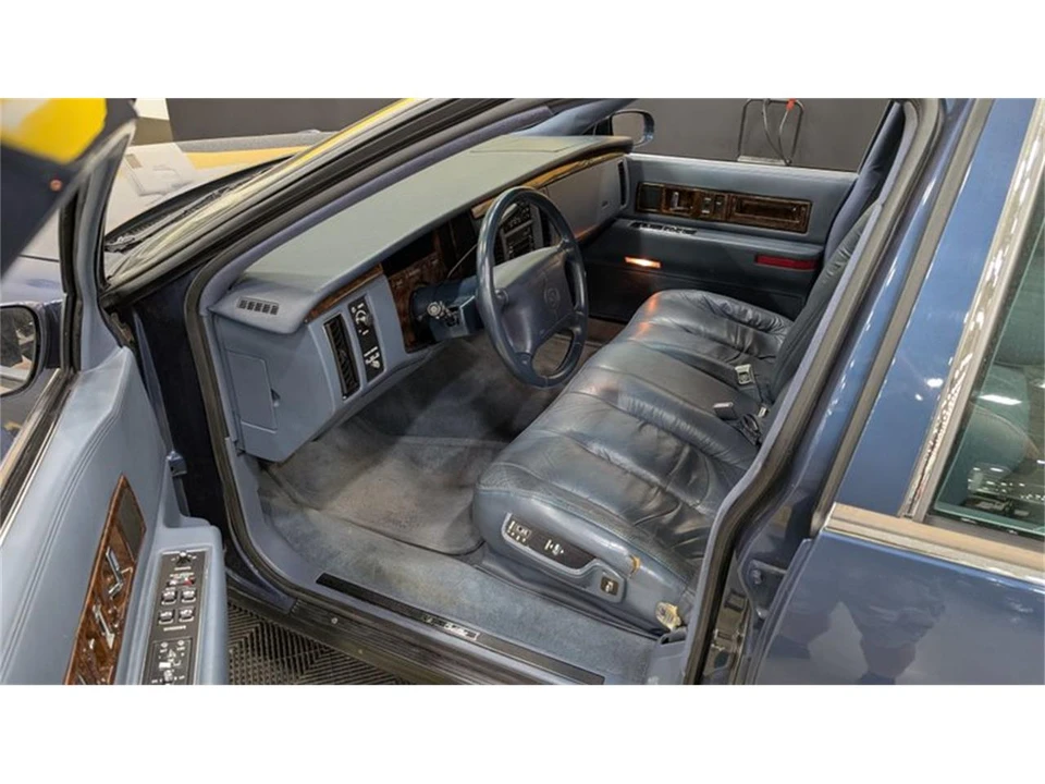1996 Cadillac Brougham - Image 8 of 10