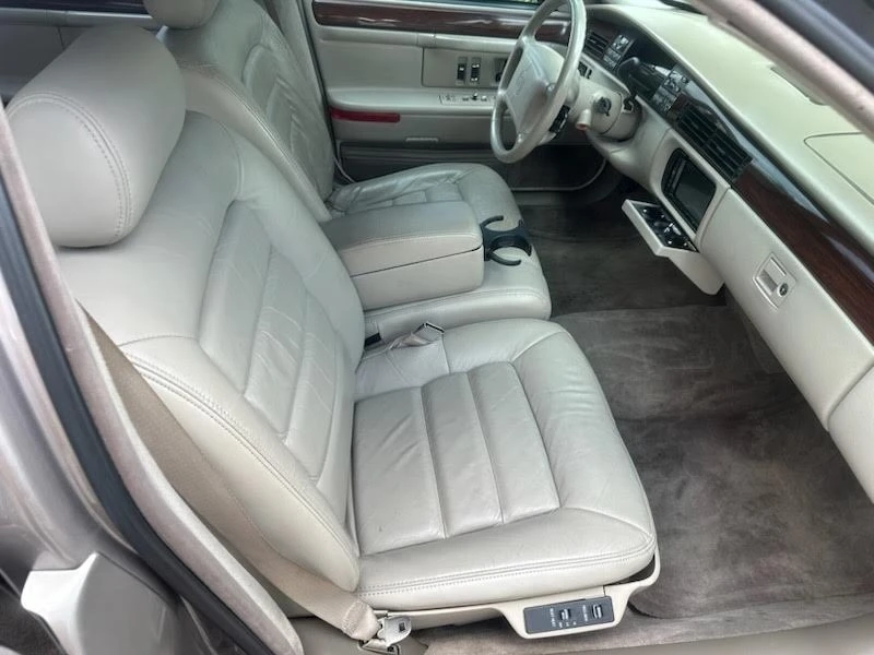 1996 Cadillac DeVille 7th Gen - Image 10 of 12