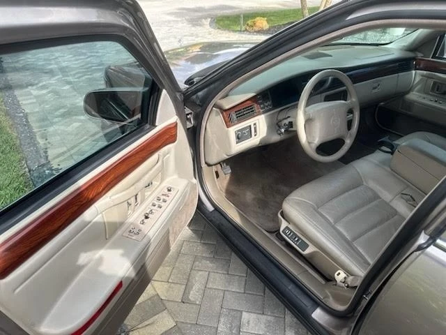1996 Cadillac DeVille 7th Gen - Image 7 of 12