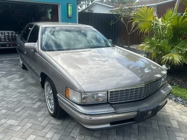 1996 Cadillac DeVille 7th Gen - Image 5 of 12