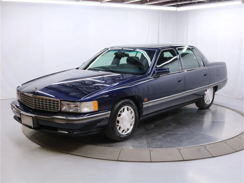 1996 Cadillac DeVille 7th Gen - Image 2 of 31