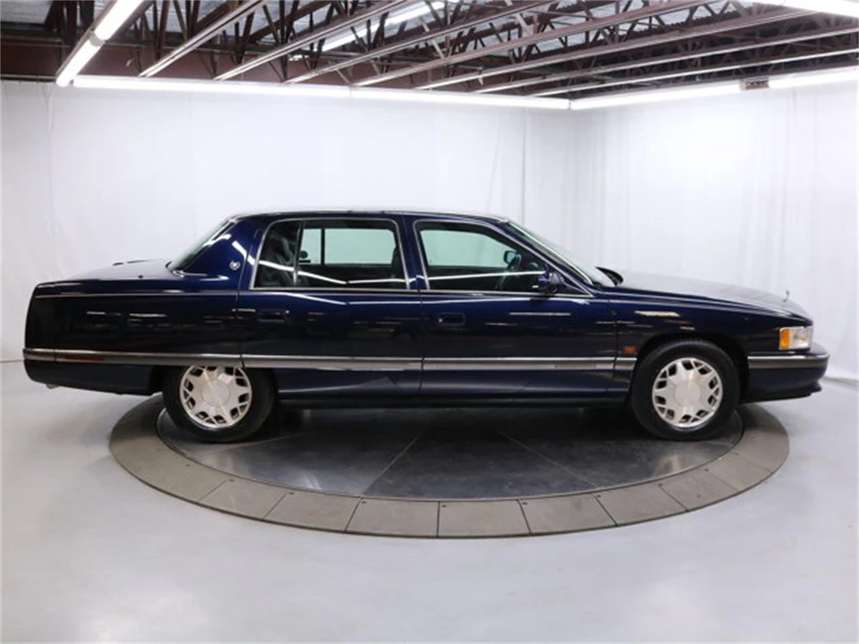 1996 Cadillac DeVille 7th Gen - Image 8 of 31