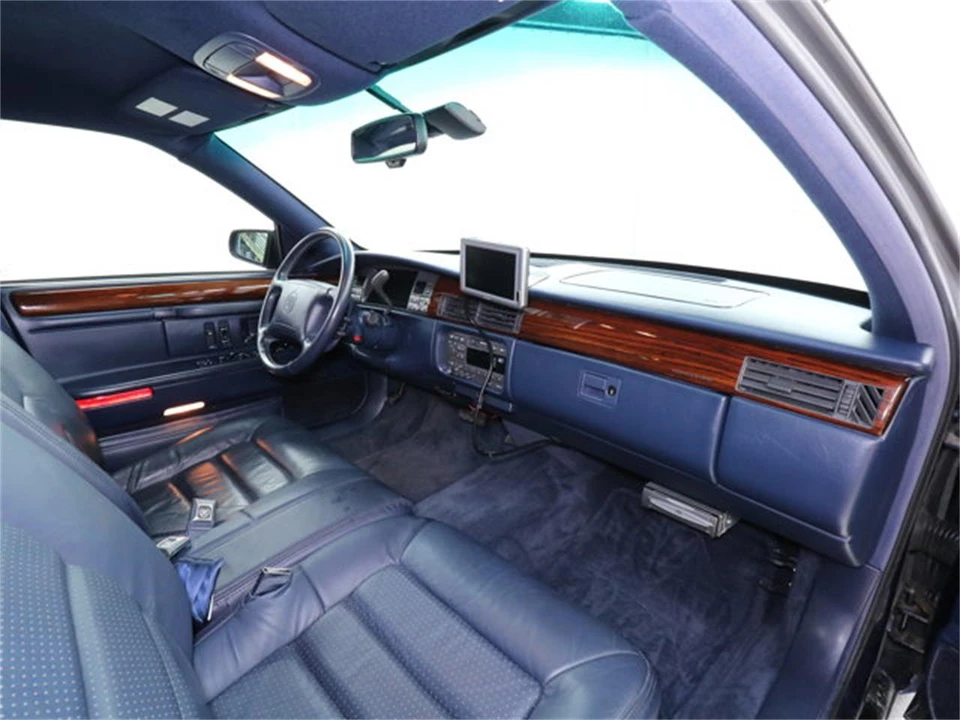 1996 Cadillac DeVille 7th Gen - Image 15 of 31