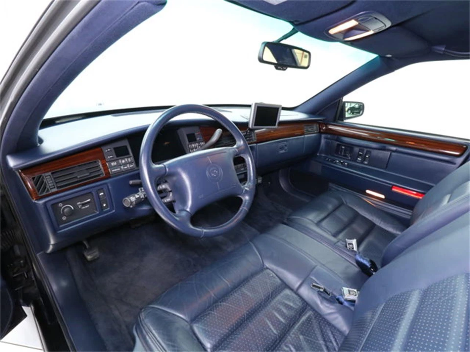 1996 Cadillac DeVille 7th Gen - Image 9 of 31