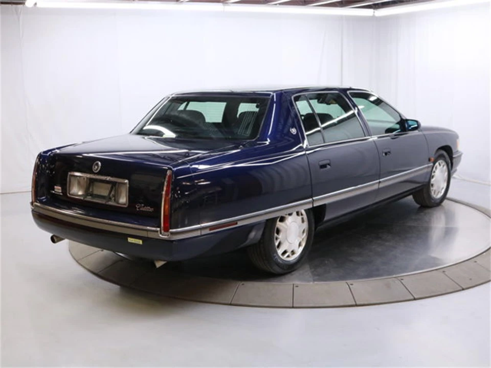 1996 Cadillac DeVille 7th Gen - Image 7 of 31