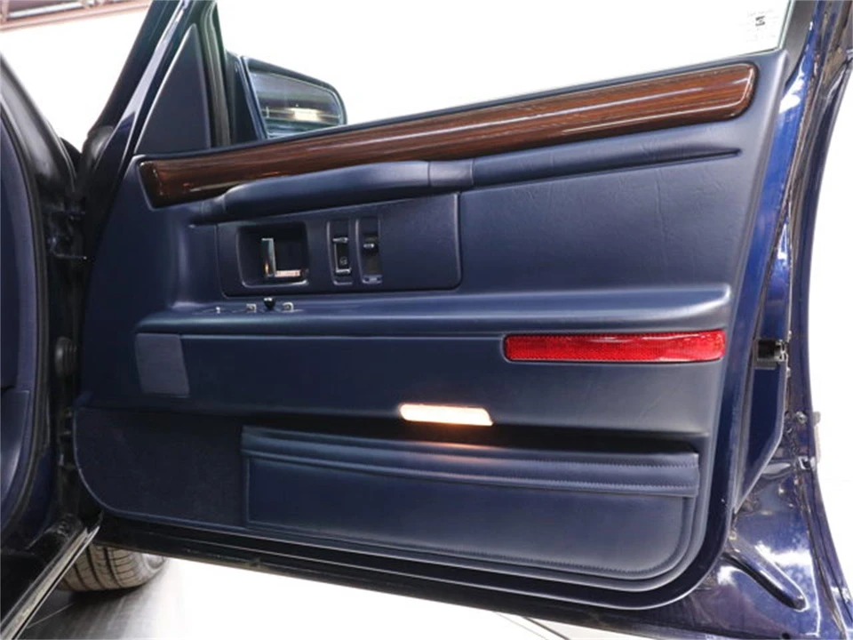 1996 Cadillac DeVille 7th Gen - Image 22 of 31