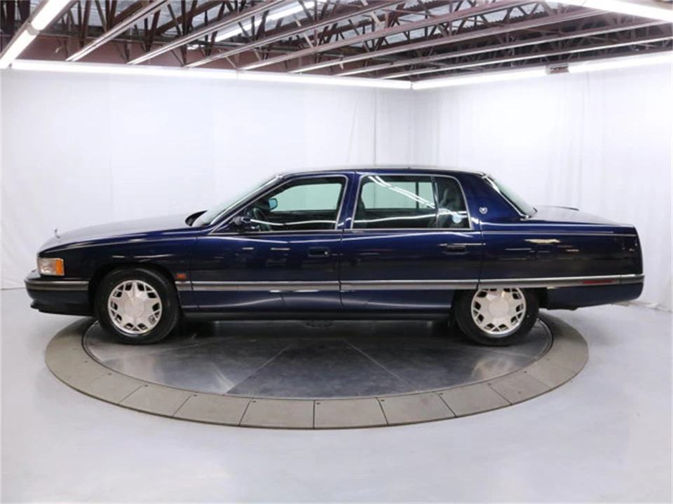 1996 Cadillac DeVille 7th Gen - Image 4 of 31