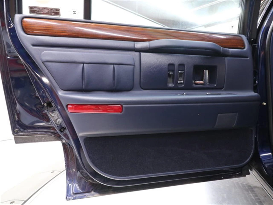 1996 Cadillac DeVille 7th Gen - Image 23 of 31