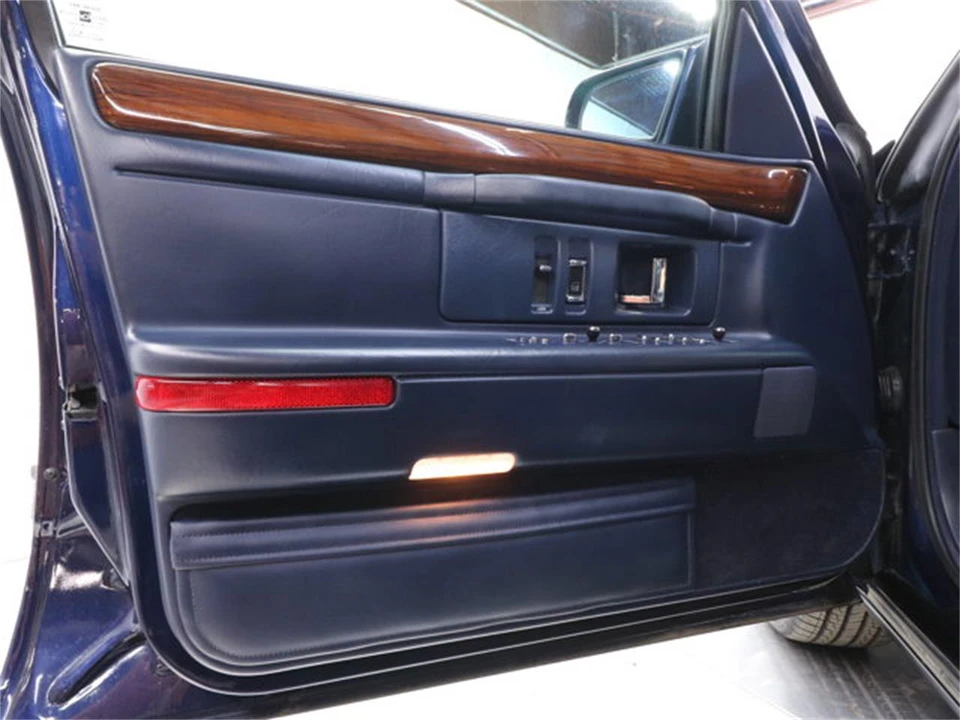 1996 Cadillac DeVille 7th Gen - Image 21 of 31