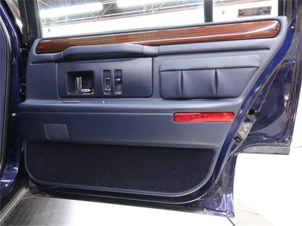 1996 Cadillac DeVille 7th Gen - Image 24 of 31
