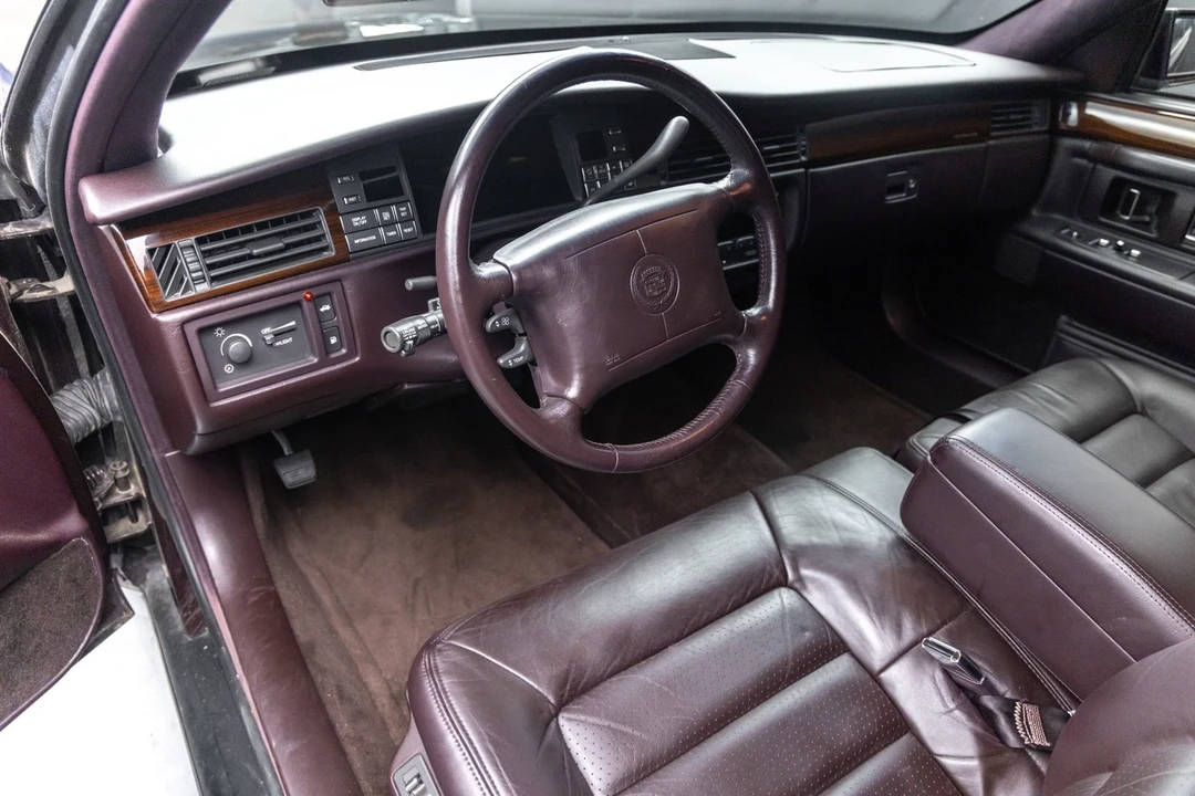 1996 Cadillac DeVille 8th Gen - Image 10 of 12