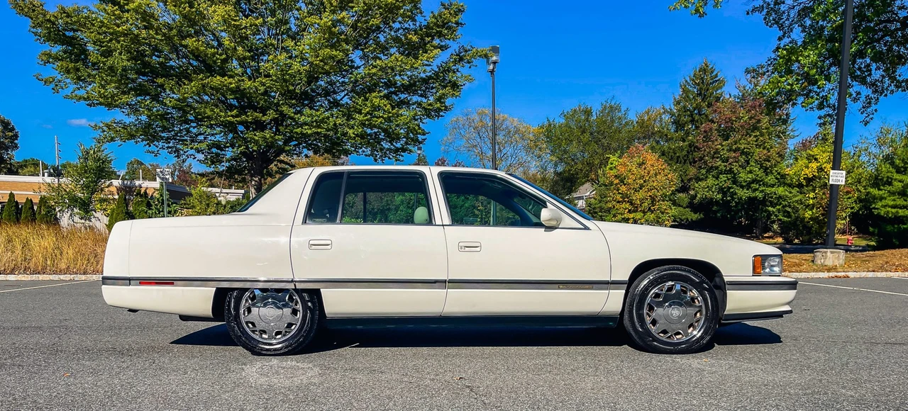 1996 Cadillac DeVille 8th Gen - Image 12 of 31