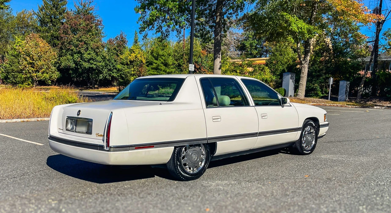 1996 Cadillac DeVille 8th Gen - Image 10 of 31