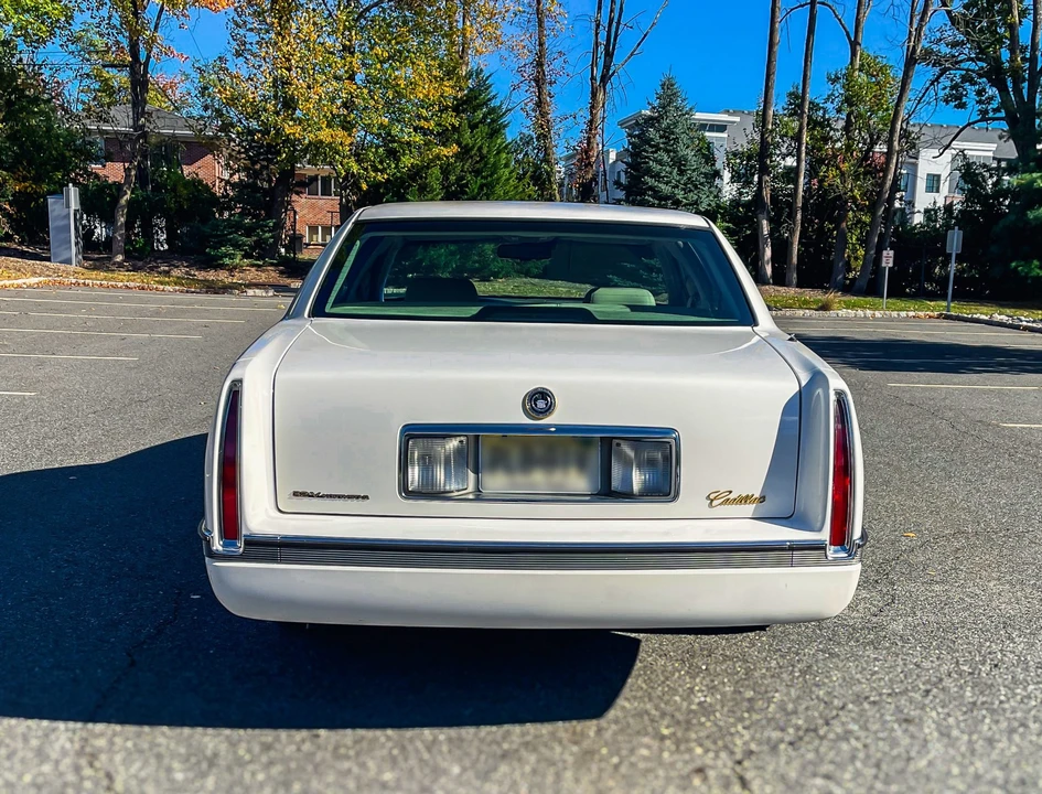 1996 Cadillac DeVille 8th Gen - Image 8 of 31