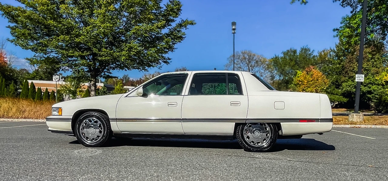1996 Cadillac DeVille 8th Gen - Image 5 of 31