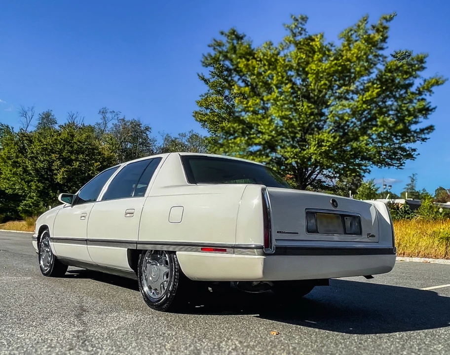 1996 Cadillac DeVille 8th Gen - Image 7 of 31