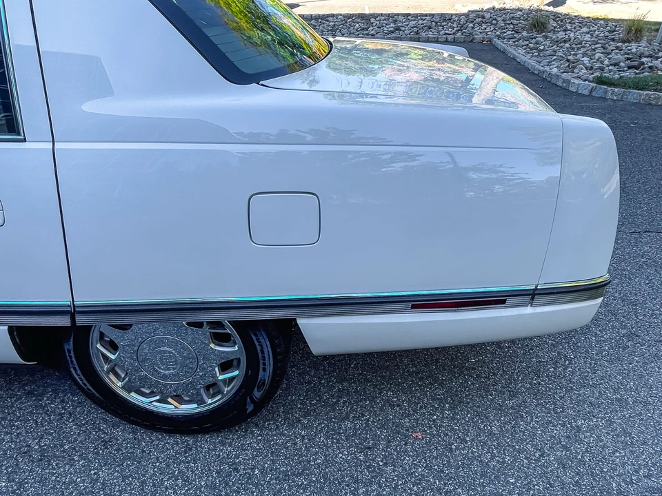 1996 Cadillac DeVille 8th Gen - Image 24 of 31