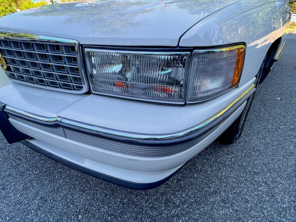 1996 Cadillac DeVille 8th Gen - Image 15 of 31