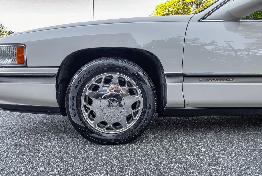 1996 Cadillac DeVille 8th Gen - Image 17 of 31