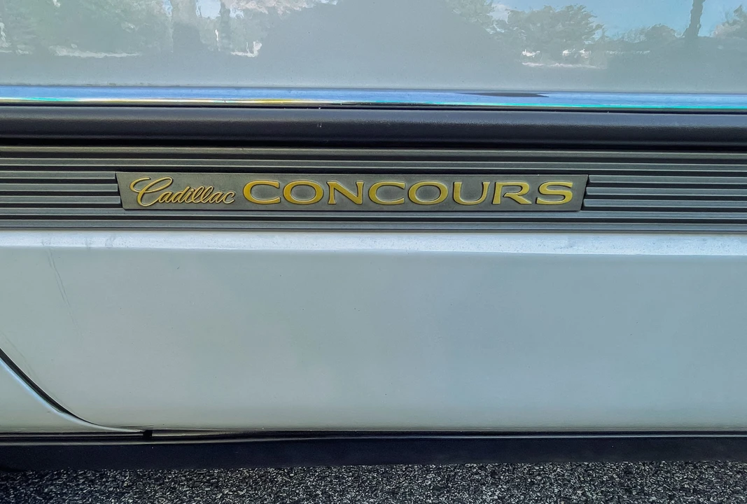 1996 Cadillac DeVille 8th Gen - Image 20 of 31