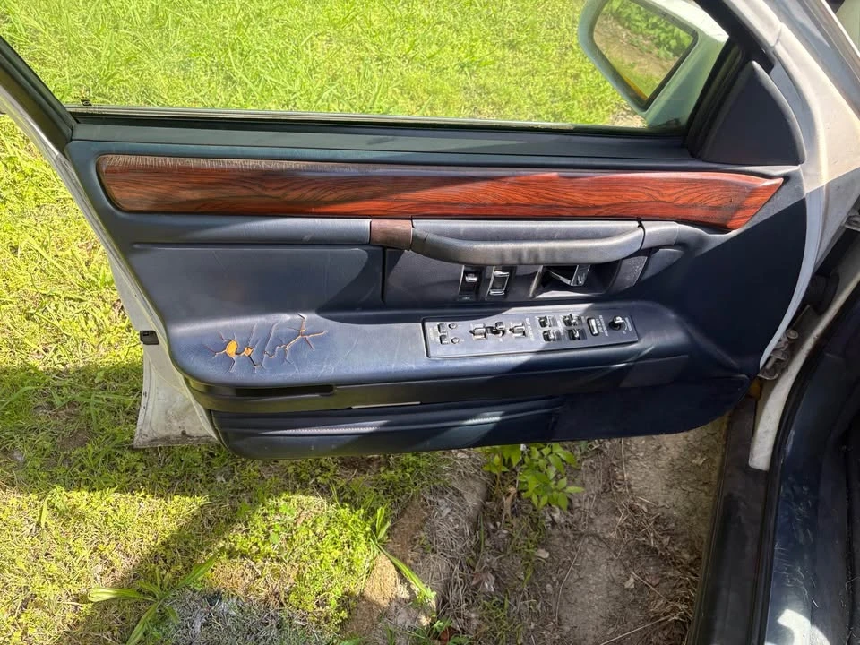 1996 Cadillac DeVille 7th Gen - Image 9 of 11