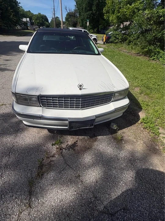 1996 Cadillac DeVille 7th Gen - Image 2 of 11